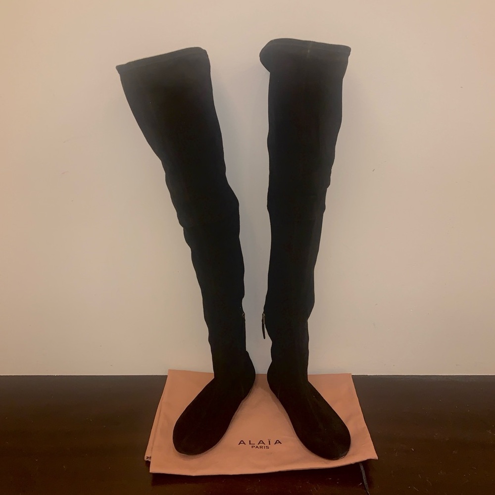 AZZEDINE Alaia suede boots